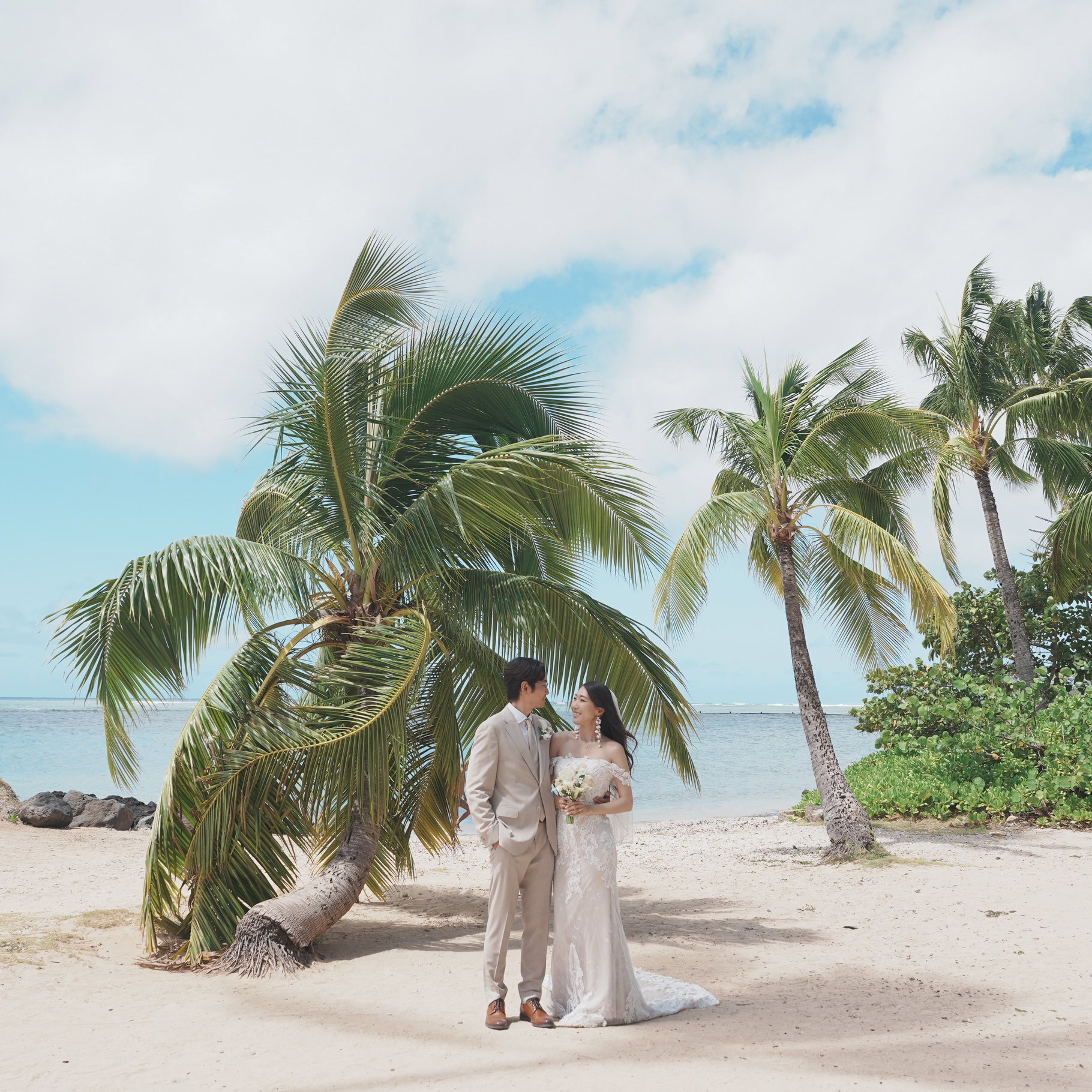 A Hawaii wedding gives you the chance to slow down, stay relaxed, and enjoy the beauty of nature, something that feels truly unique compared to a traditional wedding.
Destination weddings are also about experiencing something new together. Exploring a new place with your bride or groom, sharing new moments, and creating wedding memories that feel even more special and meaningful.
It’s more than just a wedding day. It’s an experience you’ll remember for a lifetime. 💗
Yegrina Hawaii, a Destination Wedding Planner in Hawaii 💍
_
🫧문의(contact) | aloha@yegrinahawaiiwedding.com & DM