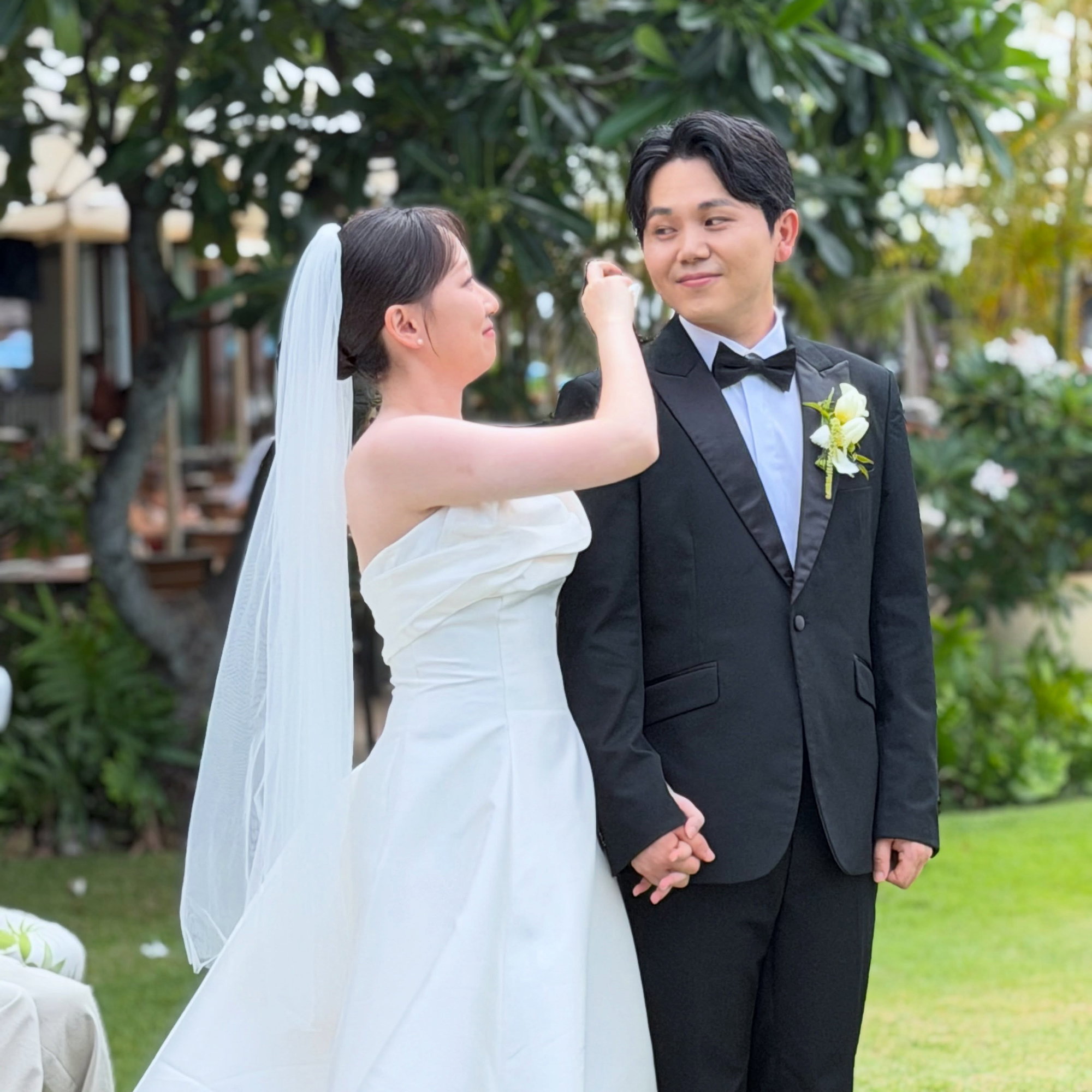 You can see how much they love each other just by looking at their eyes and smiles 🥹
It was such a lovely and beautiful moment, surrounded by the Hawaiian sky and the sparkling ocean in the background 🌊
Wishing you a lifetime of love and happiness, and thank you for letting us to plan your dream wedding in Hawaii 💕
DM us to start planning your dream destination wedding in Hawaii ✨
_
🫧문의(contact) | aloha@yegrinahawaiiwedding.com & DM