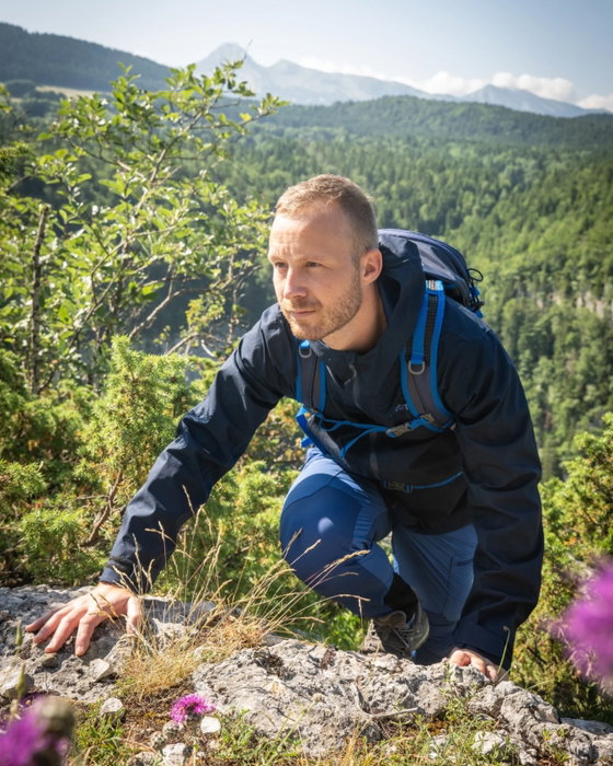 L’essentiel dans le sac, la confiance sur les parois et l’envie d’aller toujours plus haut.

Prêts à prendre de la hauteur ? ⛰️

#escalade #viaferrata #equipement #outdoor #lhotse