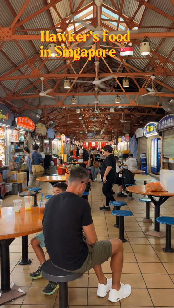 Have you ever tried food at Singapore’s hawker centers? 🇸🇬🍜
Did you know that you can get world-class, Michelin-recommended meals for just a few dollars here? From famous Bib Gourmand stalls to legendary local favorites, Singapore’s hawker culture proves that the best food in the world doesn’t need to be expensive! 🤤✨