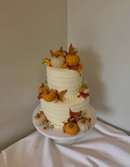 Congratulations to Pippa and Mike, I really enjoyed making their very seasonal wedding cake 🍾🥂