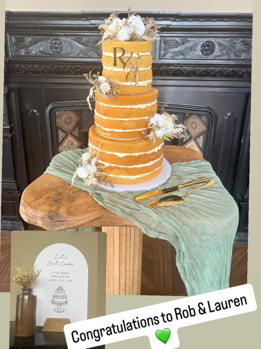 Lovely set up today by @urura.moments @waltonhallgardens for Rob and Lauren’s special day.
Thank goo