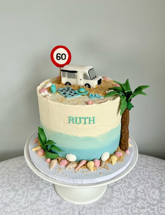 Seaside vibes for Ruth’s cake last week 🍾🥂