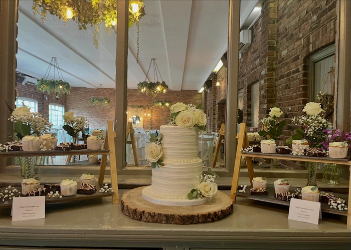 Congratulations to Rosie and Tim, married today @larkspurlodge 🥂🍾❤️
#cheshireweddings #larkspurl