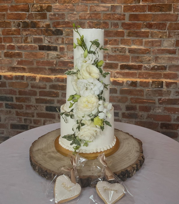 Congratulations to Georgia and Tom celebrating their wedding at the fabulous @dorfoldhallestate @dor