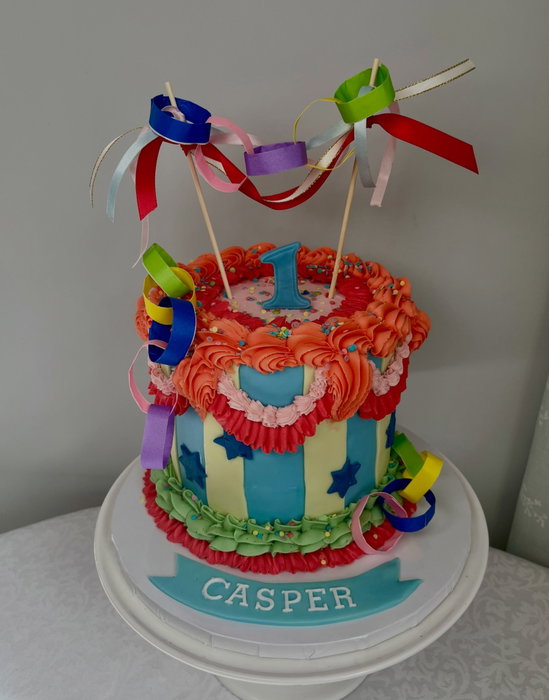 All the bright colours for Casper at the weekend 🎈🎉🎁