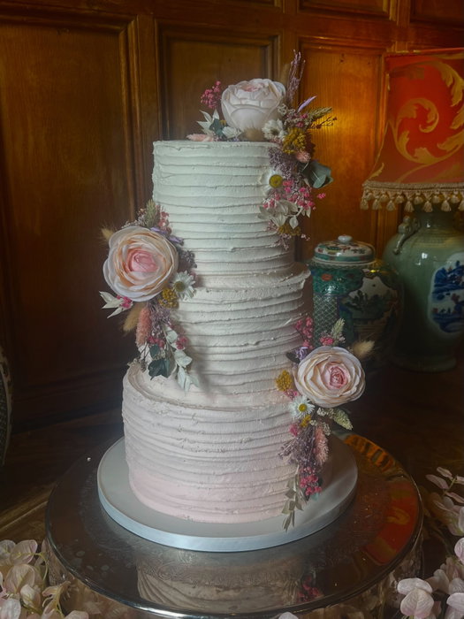 Congratulations to Neve and Will celebrating their marriage today @arleyhallandgardens 🍾🥂
#cheshi