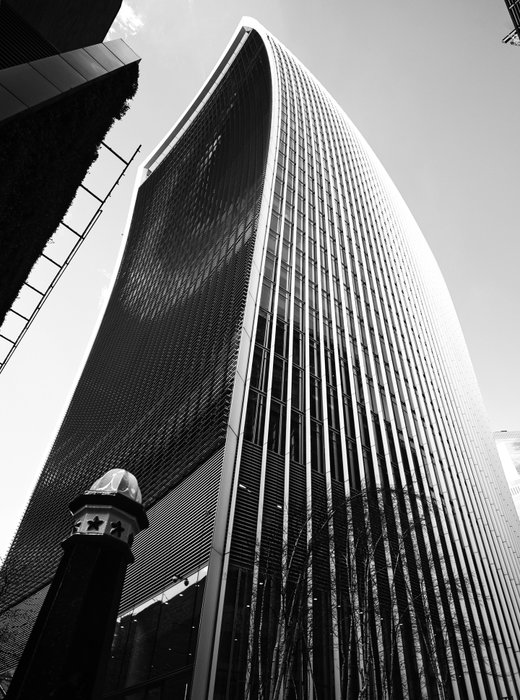 Surnommé le "Walkie Talkie" pour sa forme évasée, il a aussi failli rôtir quelqu