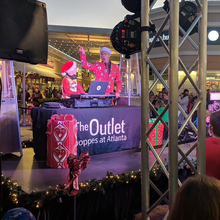 Christmas tree lighting at the @outletatl