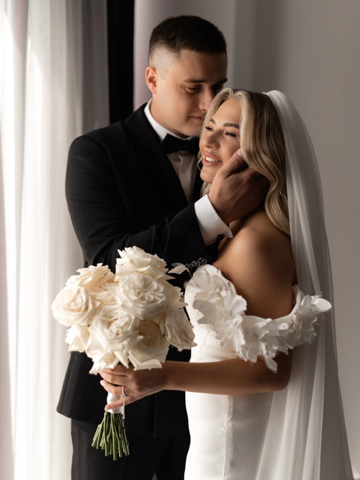 L&Y 🖤 #zuzinphotography
Тут живе естетика одного особливого дня — тиха, пронизана світлом і ніжністю.
У цій каруселі