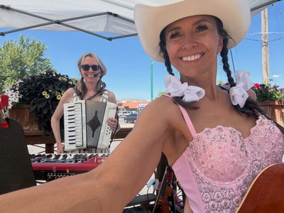 Such a fun Saturday at Rock Rest!! Did a duo with Kathleen - she played keys, fiddle & accordion and such sweet vocals. 