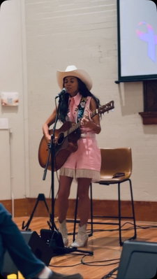 Copper & Quartz at @merrittwellnessdenver via @westernwishproductions 
👗 @jukebox.mama