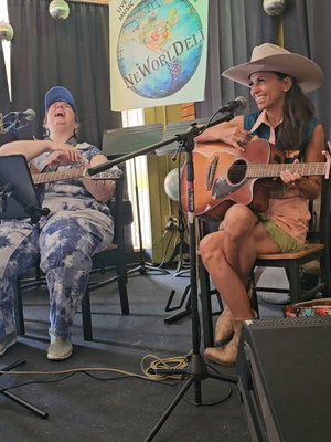 More from @neworldeli in Austin with @humsongs @abbygr1 & @elizabethglenwillow
