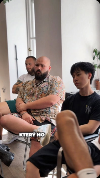 💈 POJĎ DĚLAT NĚCO, CO TĚ BUDE FAKT BAVIT! ✂️🔥
Kancelářský stereotyp, nebo nek