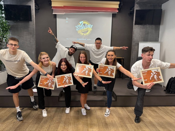 💈 Další absolventi BarberSchool vylétají do světa barberingu! ✂️

Gratulujeme k