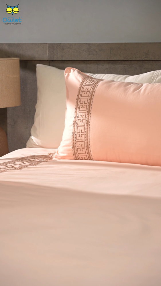 Elysian Border — where timeless elegance meets everyday luxury. ✨

Crafted in 400TC premium cotton, the Elysian Border Super King Bedsheet brings a refined touch to your bedroom with its sophisticated geometric border and understated tones.

Soft, luxurious and effortlessly elegant — made for those who believe every detail matters. 🤍

Tone & Thread Collection | House of Owlet

🛏️ 400TC Super King Bedsheet
✨ Premium Cotton
🤍 Elegant Border Design
🌿 Designed for Elevated Comfort

Because luxury begins with the way you sleep.

#HouseOfOwlet #ToneAndThread #ElysianBorder #400TC #SuperKingBedsheet #LuxuryBedding #PremiumBedding #CottonBedsheet #LuxuryBedsheets #BedroomDecor #ElegantInteriors #HomeDecor #BeddingCollection #BedroomLuxury