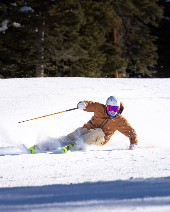 Happy Holidays to all my friends around the world!⛷️❄️
Come along to ski with me @aspensnowmass ! See you on the slopes!
\
/
🎿 @fischerski The RC4 Noize
⛷️ @onewaysport Vario Carbon Pro
🥽 @uvexsports_us
🥋 @carvesport_com
🎿 @zipfit Corsa
@thefootfoundation @carv.ski @carvperformanceinstitute @zipfit
@aspen_training_academy @lsiasnowpros
@interskicommunity @skicosmos
📸 @jirinohejl