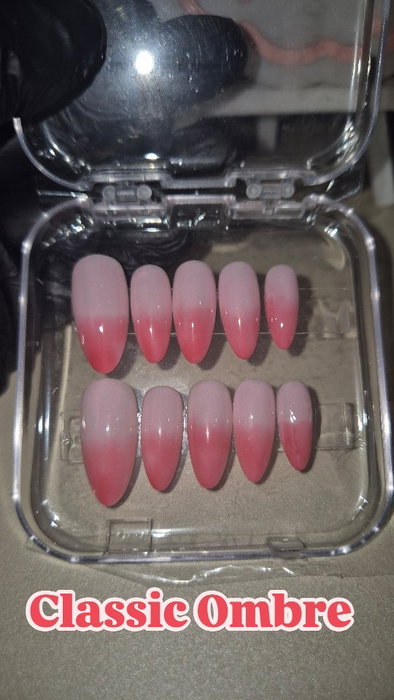 Pink ombré dreams are here! 💗✨ Handmade press-on nails available DM for&hellip;