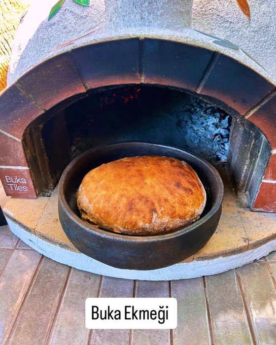 🥖Bukalarla pişen ekmeğin tadına doyum olmaz. Odun ateşi aşkıyla kabaran hamur l