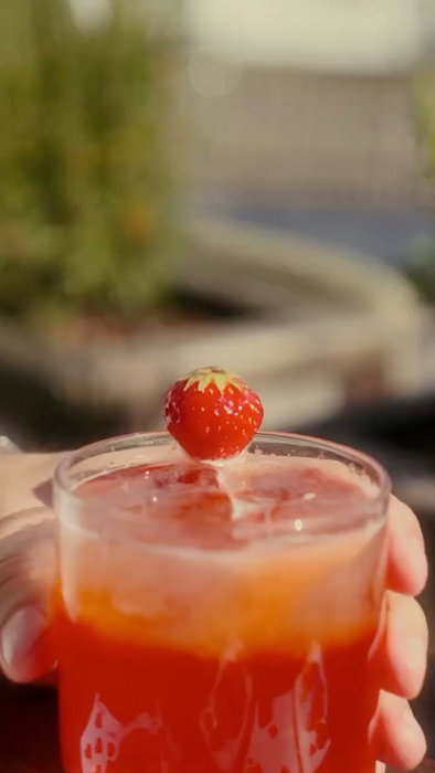 Jobbveckan är snart över. Sväng förbi på ett glas, något gott att äta och låt helgen börja med oss.