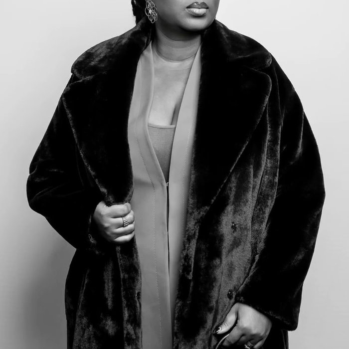 Glamour in monochrome. ๐ค
Elegant portraits from our formal-event studio.
๐ฉ DM to book your studio session.