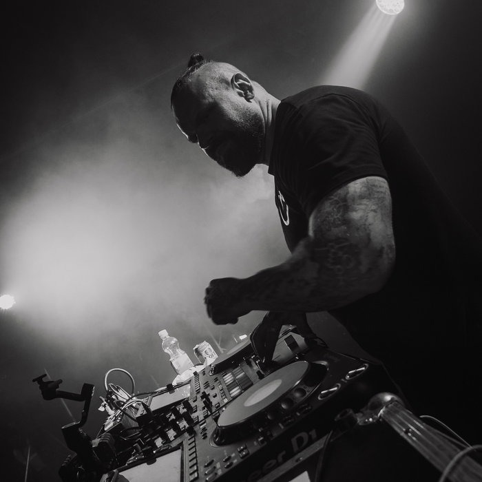 A night in motion, one frame at a time. #clubenergy #pike #djlife #visualstory
@emil.makynen.photo