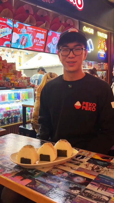 🍙 ¿Todavía no probaste los onigiris? 🇯🇵
No todos son iguales. Descubrí todos nuestros rellenos, desde los clásicos hasta las opciones veganas, y encontrá tu favorito.
¿Con cuál arrancás? 👀✨ Te esperamos en Peko Peko.