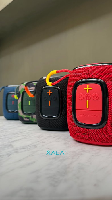 EXO MINI

Compacto por fuera. Potente donde importa.

•8W de potencia real
•Hasta 5 horas de reproducción
•Luces LED RGB dinámicas

Pequeño, práctico y listo para acompañarte.