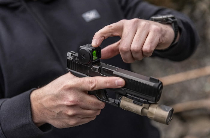 Shooters have strong preferences when it comes to red dots. Some prefer red. Others prefer green,
especially in certain lighting conditions. Now, these shooters have another option with the addition o