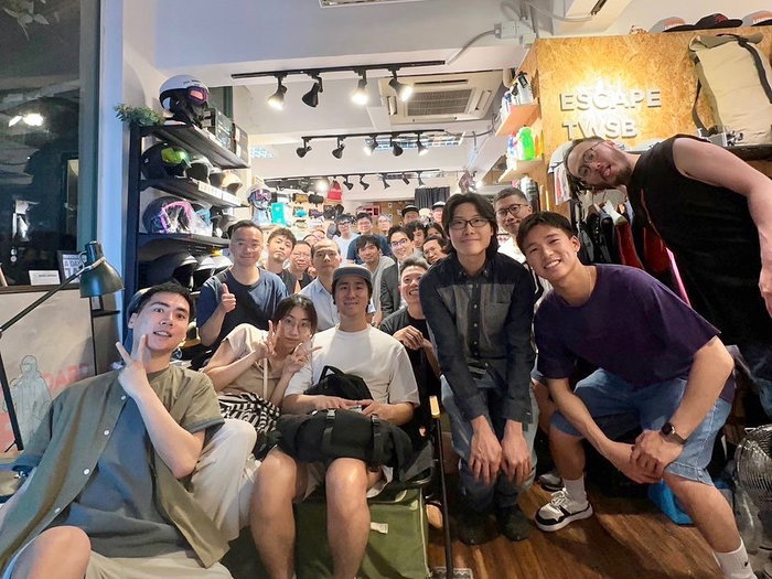 今年夏天，雪浪和香港滑雪品牌TWSB @temporary_worker 合作，在實體店舉辦了一場「雪浪滑雪教練分享會」。