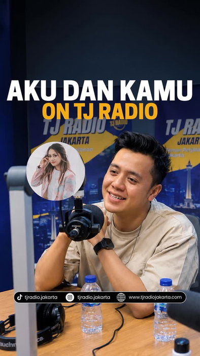 Aku dan Kamu emang lagi nempel banget ya teman jak...