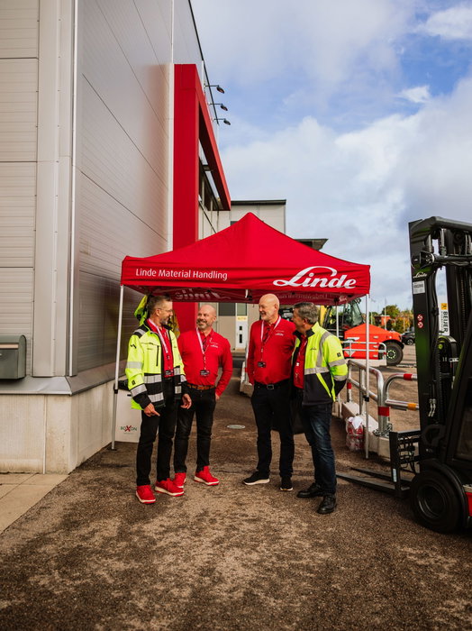 Kamera, truckar och snabba puckar – en ganska bra sammanfattning av våra dagar m