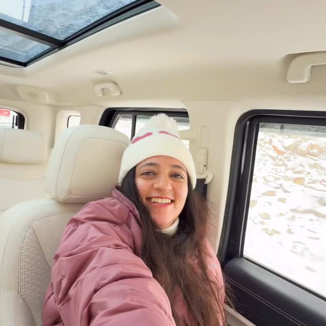 FREE GUIDE ALERT ‼️ Share this hidden gem to your partner 🚙❄️ It’s snowing in Himachal Pradesh and if you’re craving a 