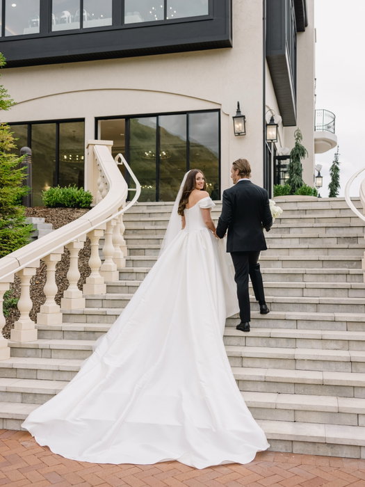 Give this a save if a classic wedding dress is your dream. Erin walked into Siempre in Utah wearing Ingrid by Dany Tabet