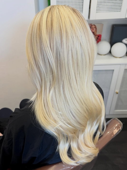 Glamorous look crafted by stylist @anniekilcommons ✨✨✨✨✨.