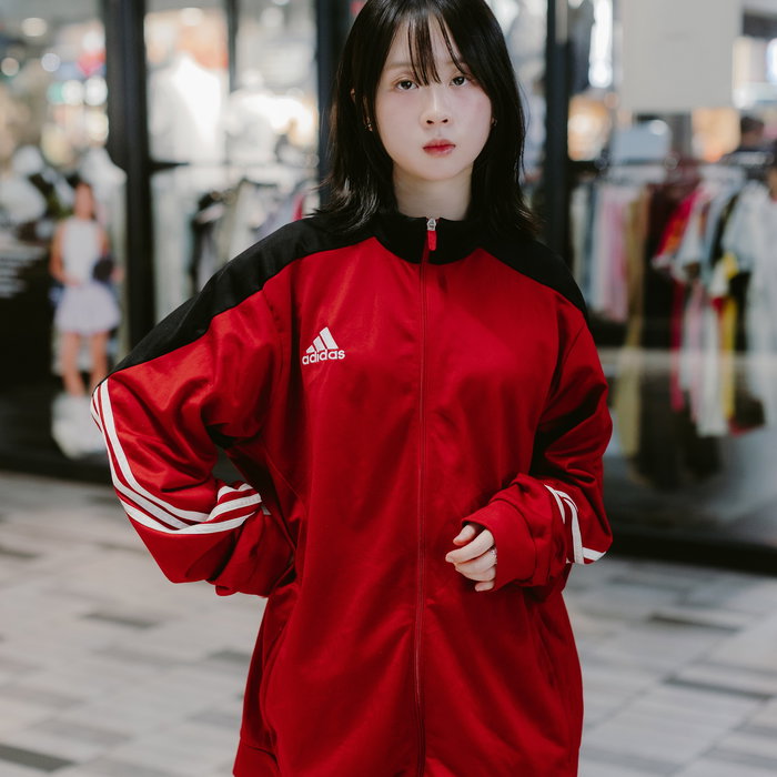 Vintage Jacket-Adidas XL (Red)🔴⚫️⚪️

Vintage Jacket-Adidas XL (Red)登場！隨性寬鬆😍不論男女都適合穿著！🙋🏻‍♀️🙋🏻‍♂️

Product info:
衣長 