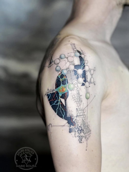 Le projet personnel d’Alain. Molécule qui lui a sauvé la vie, neurones. Tatoué avec @judicael.epurea