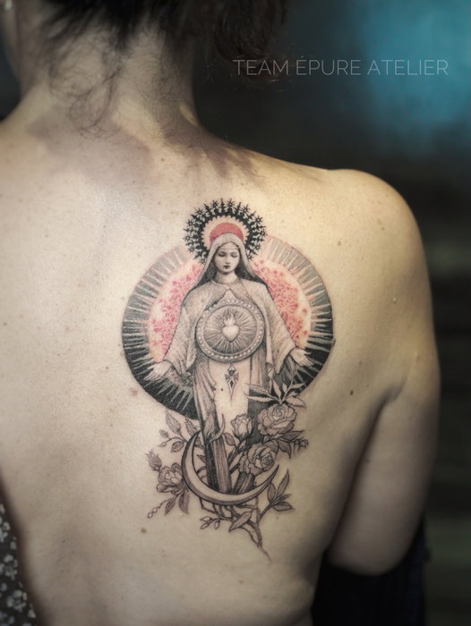 Flash Vierge Marie pour Amandine qui revient 10 ans après son premier tatouage, comme si c’était hie