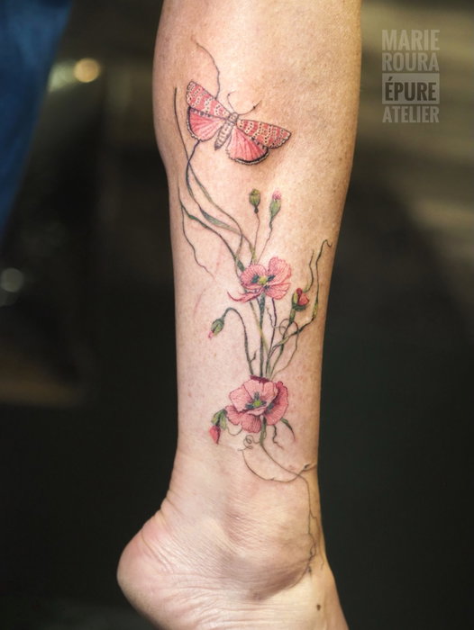 Petit flash coquelicots et papillon pour Christine. Tatoué avec @judicael.epureatelier
