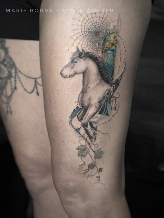 Merci Estelle. Portrait de son cheval Émir, un trait du nord, labradorite, feuilles de vigne, ondes 