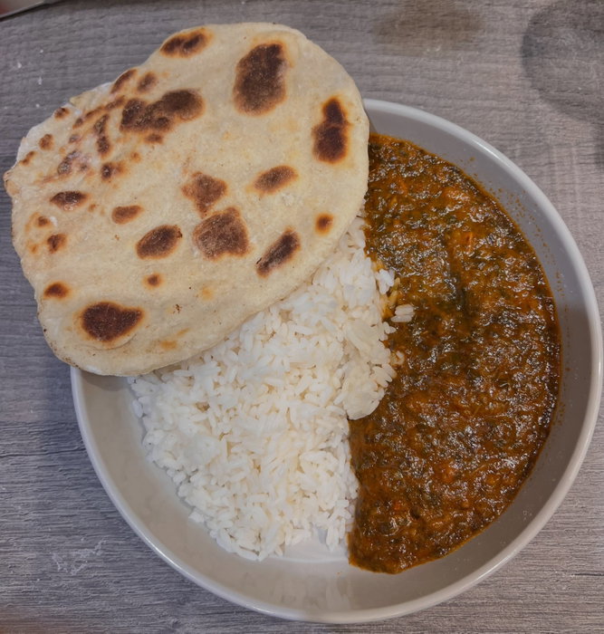 Homemade Garlic & Coriander Naans + Tikka Masala 🍛
There’s nothing better than a homemade curry night! These soft, fluffy garlic & coriander naans were made from scratch and paired with a rich, creamy homemade tikka masala. The naan was perfect for scooping up every last bit of that delicious sauce! 😍
Naan Recipe - makes 4 Naans:
270g self raising flour
250g 0% fat Greek yoghurt
Handful chopped coriander/ 1-2tsps of ground coriander
2-3 minced garlic cloves
1/2 tsp salt
🫓 Combine everything in a bowl and bring to a shaggy mix.
🫓 Lightly knead
🫓 Cover and leave in a warm place for 15 mins
🫓 Divide into 4, roll out and shape
🫓 Fry in a medium-hot pan, using a few sprays of oil for each side of the naan. Around 3-4 mins on each side.
HomemadeCooking IndianFood IndianCuisine TikkaMasala ChickenTikkaMasala GarlicNaan HomemadeNaan CurryNight CurryLovers IndianFoodLovers Foodie Foodstagram InstaFood FoodPhotography MadeFromScratch DinnerInspiration EasyRecipes FoodInspiration FoodLovers FoodReels RecipeReels HomeCook CookingAtHome DesiFood FoodieUK