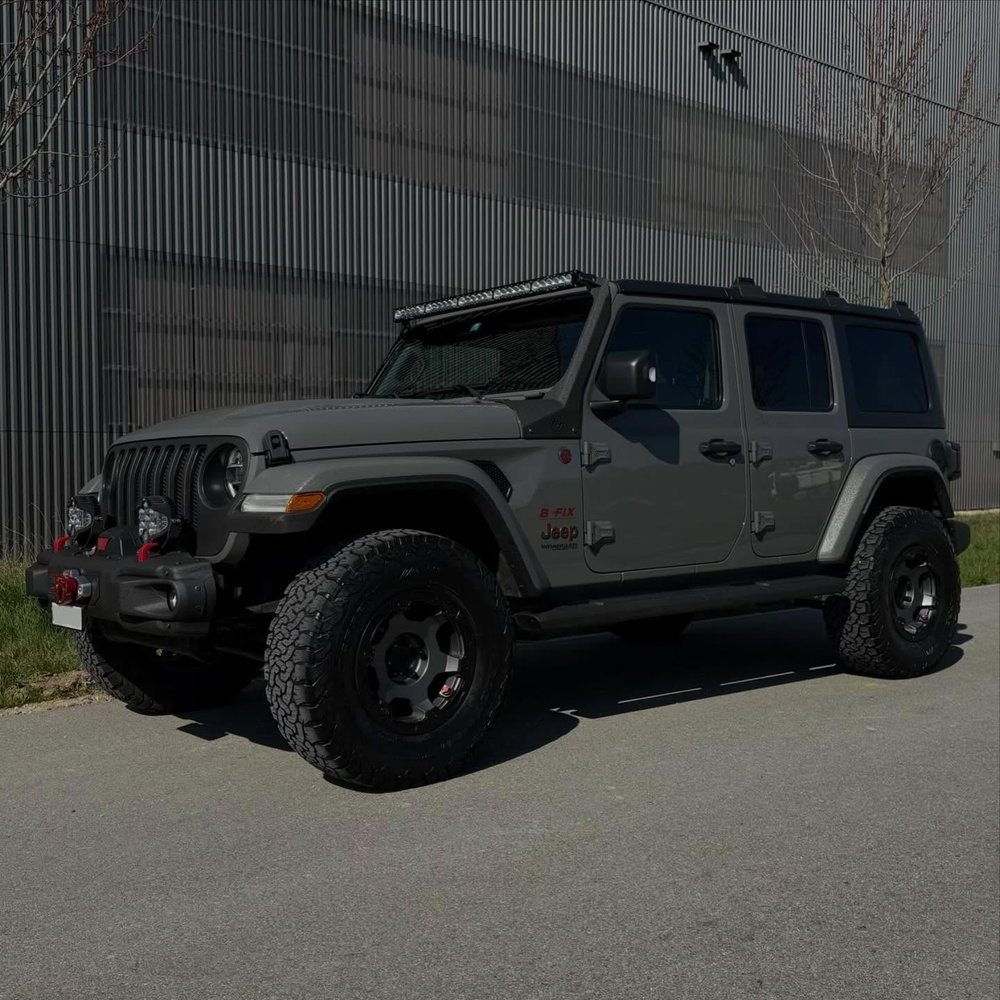 ‎‎
Jeep Wrangler Unlimited Rubicon 2.0 Turbo
2019 | 75’000 km

Highlights :
• Swiss vehicle – 1st owner
• Rubicon Unlimited – Sting Gray
• Technology Pack / Dua