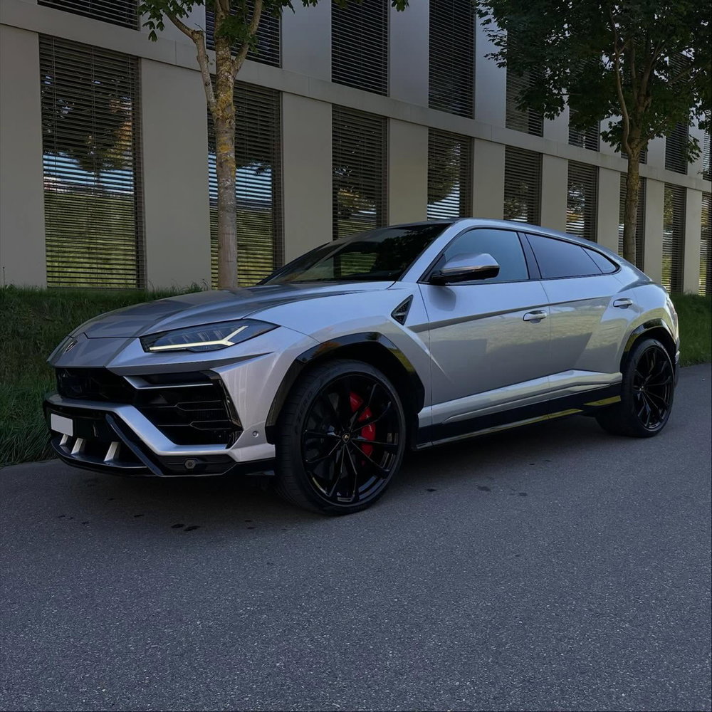 ‎
LAMBORGHINI Urus E-Gear
2019 | 53'000 km

Highlights :
• Swiss vehicle
• Grigio Nimbus
• 22" Taigete shiny black
• ADAS Pack
• Bang & Olufsen sound system
• C