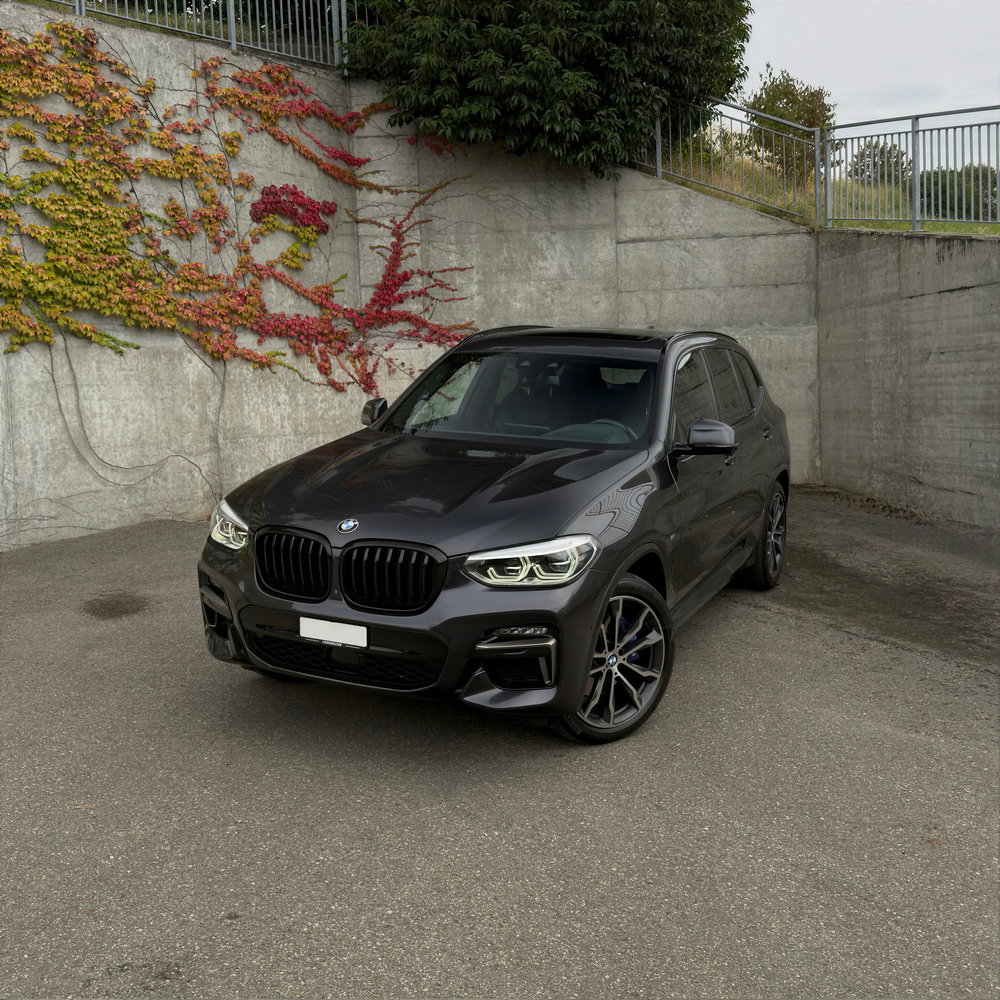 Sophisto Grey Metallic suits this 2019 BMW X3 M40i particularly well, now available with us.