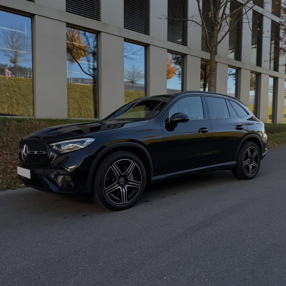 ‎
Mercedes-Benz GLC 200 4MATIC
2025 | 5'000 km

Highlights :
• AMG Line exterior & interior
• Night Package
• Full Driver Assistance Package
• 20” AMG alloy whe