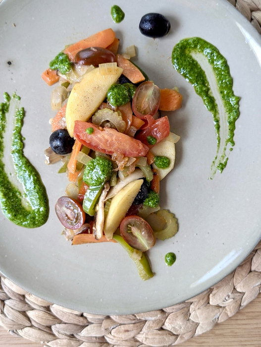 Vegetales salteados con pesto Un plato simple, pero potente: fibra + antioxidantes + grasas saludabl…