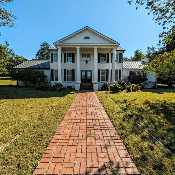 Happy Monday!

Some properties are worth a look, while others are worth running the numbers. 👀

I've got a little somet