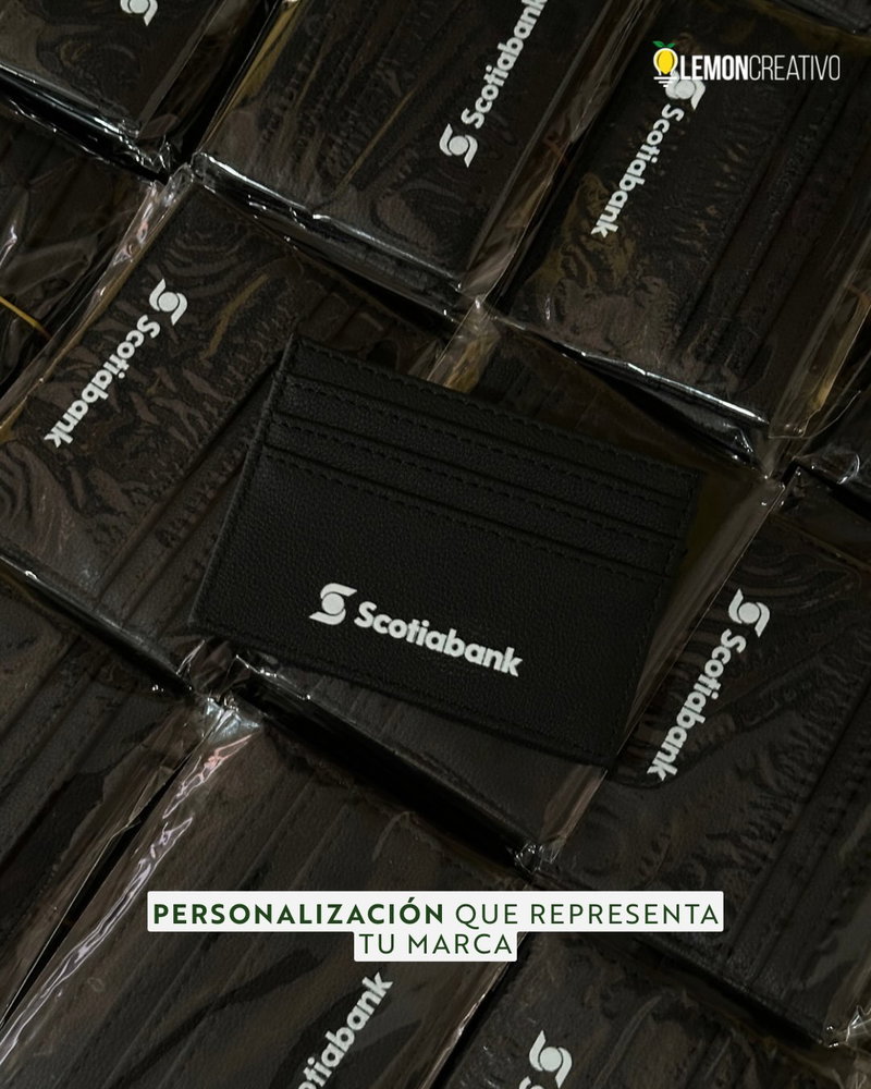 ✨ Cuando cada detalle lleva tu marca, el resultado habla por sí solo. Producción de tarjeteros personalizados para Scoti