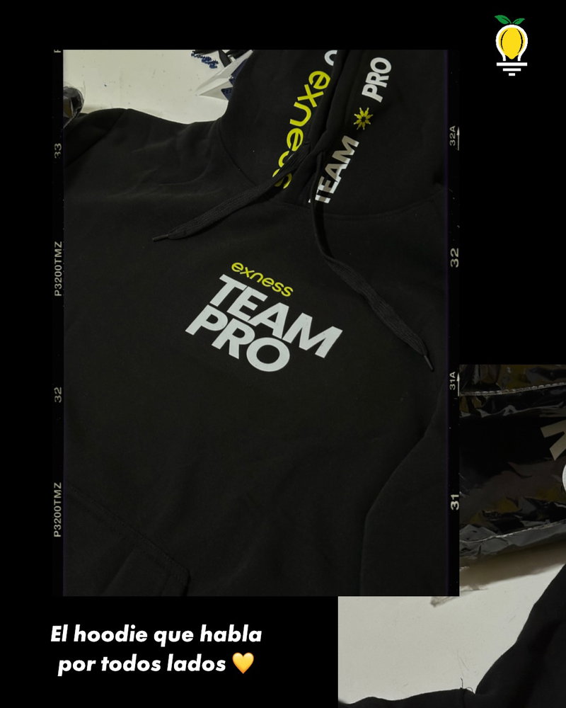 No hacemos hoodies personalizados. Creamos prendas que hacen que una marca se vea diferente. 👀 Logo al frente. Mensaje 