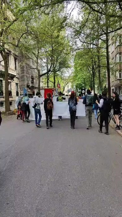 Hoje, 17 de abril, é o Dia Internacional da Luta Camponesa, e completam-se 30 anos do Massacre de Eldorado dos Carajás, em que 19 camponeses foram assassinados.

Hoje, esse ato foi um protesto contra o acordo Mercosul–União Europeia, que reuniu camponeses de diversos lugares do mundo, além de diferentes entidades, para denunciar os riscos que esse acordo representa tanto para os camponeses do Mercosul quanto para os dos países europeus.